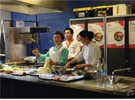 74945d7bec8bcf16de882f5156e561ad_1568959927_5973.jpg 2014 주영 한국문화원 한식 홍보 행사 관련 이미지