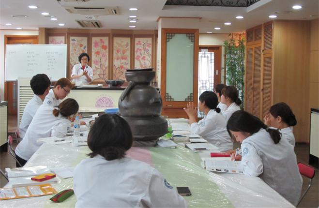 2013 전통주 전문인력양성 교육 – 수원과학대학교 글로벌한식과 학생 관련 이미지