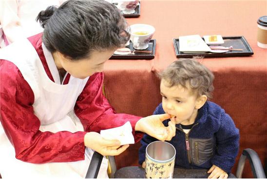 미국대사관 마크리퍼트대사와 아들 세준이 방문 관련 이미지