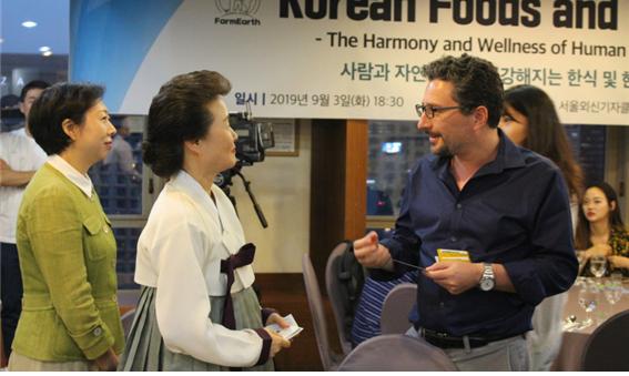 9d93d1e2bba1126c46b53094e0ab150b_1571625264_953.jpg 친환경자조금관리위원회 한국 유기농농산물 홍보행사 관련 이미지
