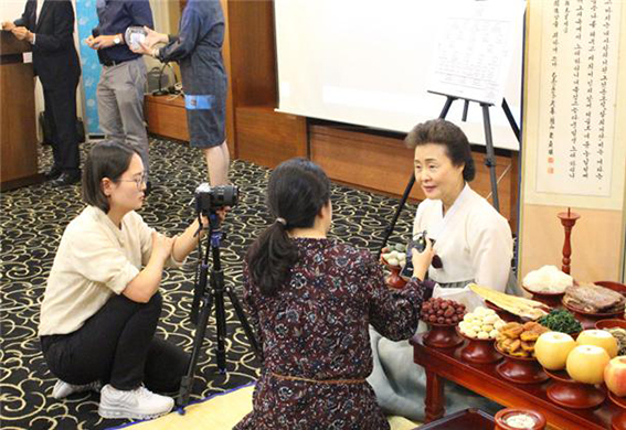 9d93d1e2bba1126c46b53094e0ab150b_1571625265_6876.jpg 친환경자조금관리위원회 한국 유기농농산물 홍보행사 관련 이미지