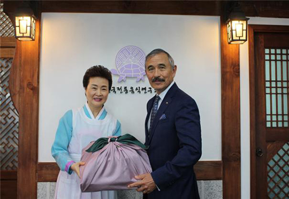 9d93d1e2bba1126c46b53094e0ab150b_1571631638_491.jpg 미국 해리스 대사 방문 관련 이미지