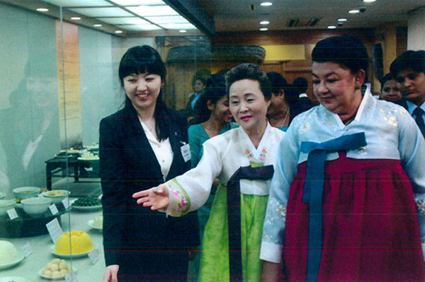 스리랑카 영부인 방문 관련 이미지