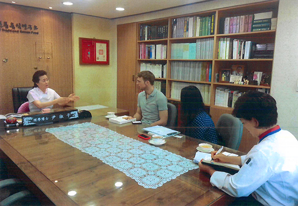 영국 유명 요리사 조던버크 연구소 방문 관련 이미지