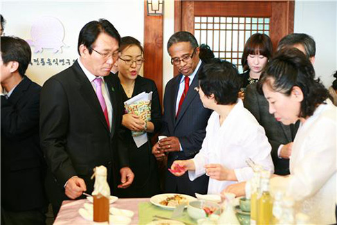 b1dfb1c554da5be4bb5171c84ac03525_1574044034_7871.jpg 전통주의 향기에 빠지다 관련 이미지