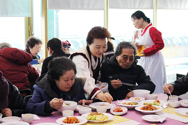 종로 1234가동 어르신 떡국잔치 관련 이미지