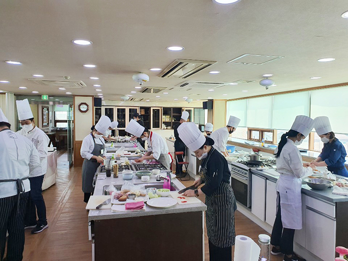 한식으로 펼치는 요리외교  “해외 공관 요리사”교육을 마치면서 관련 이미지