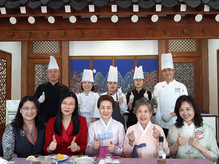 한식으로 펼치는 요리외교  “해외 공관 요리사”교육을 마치면서 관련 이미지