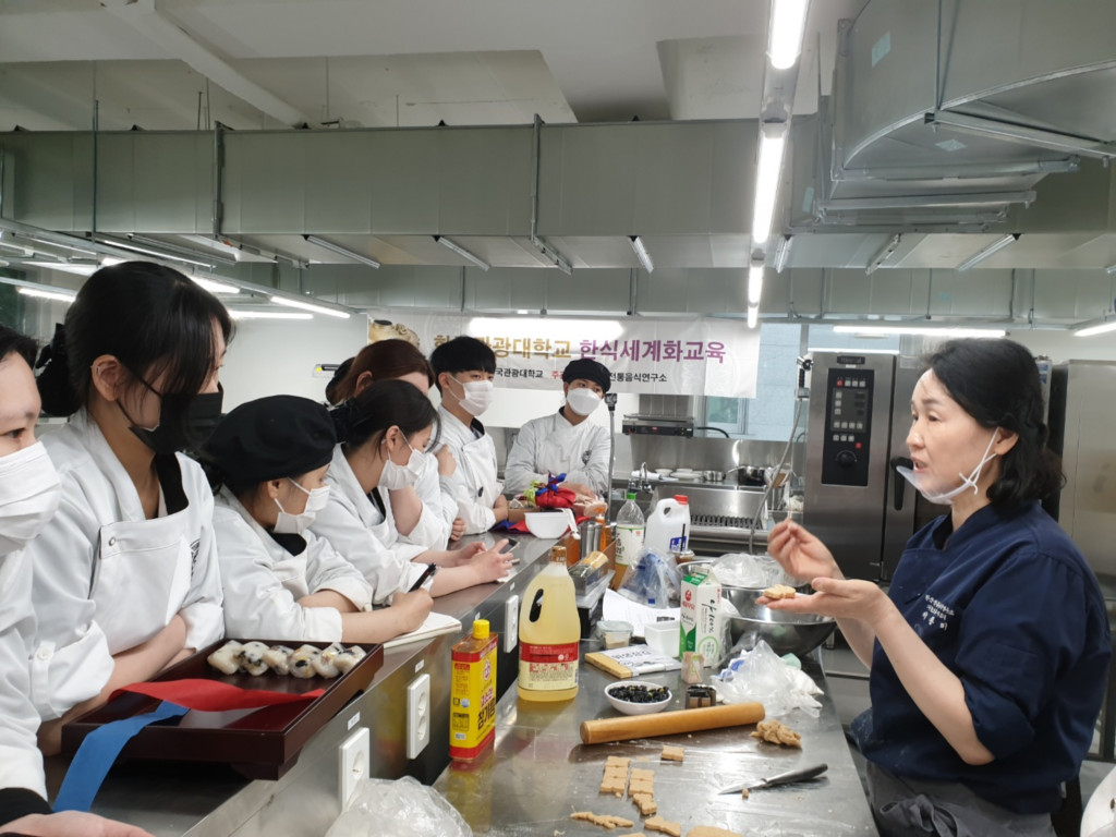 00a350ef217781f3e0d6aa499ce49eaa_1626748120_5822.jpg 한국관광대학교 한식세계화를 위한 전통음식 수업 관련 이미지