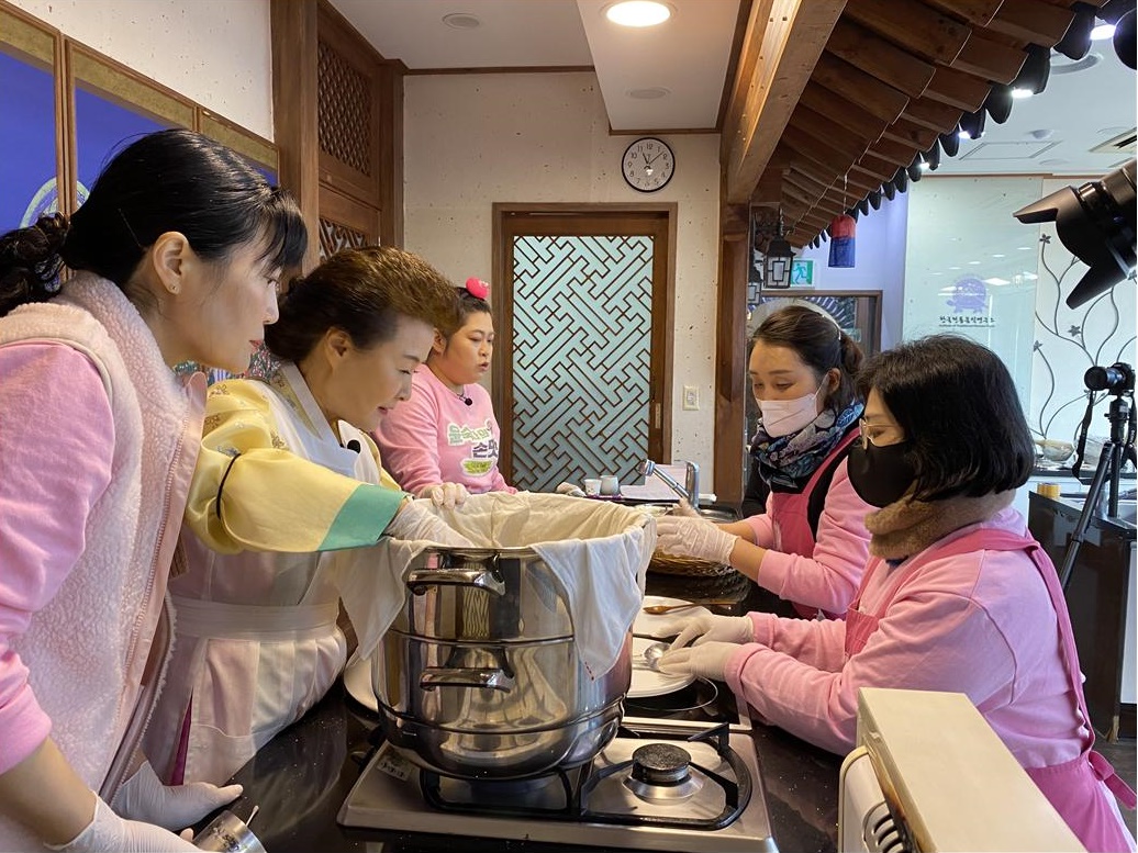 유튜브 윤숙자의 손맛 조선시대 음식을 영상으로 재현하다 관련 이미지