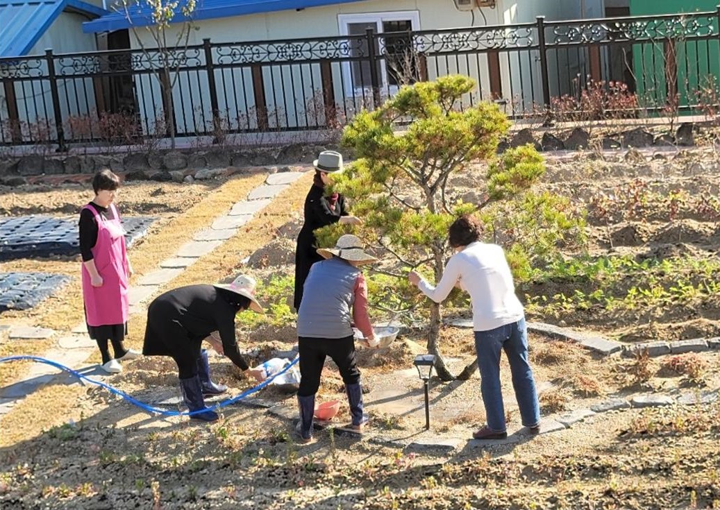 8150bb0f85efef0afe39202f5a0c5c2c_1627280140_1461.jpg 드디어 개성食문화연구원에 첫 소출을 거두다 관련 이미지