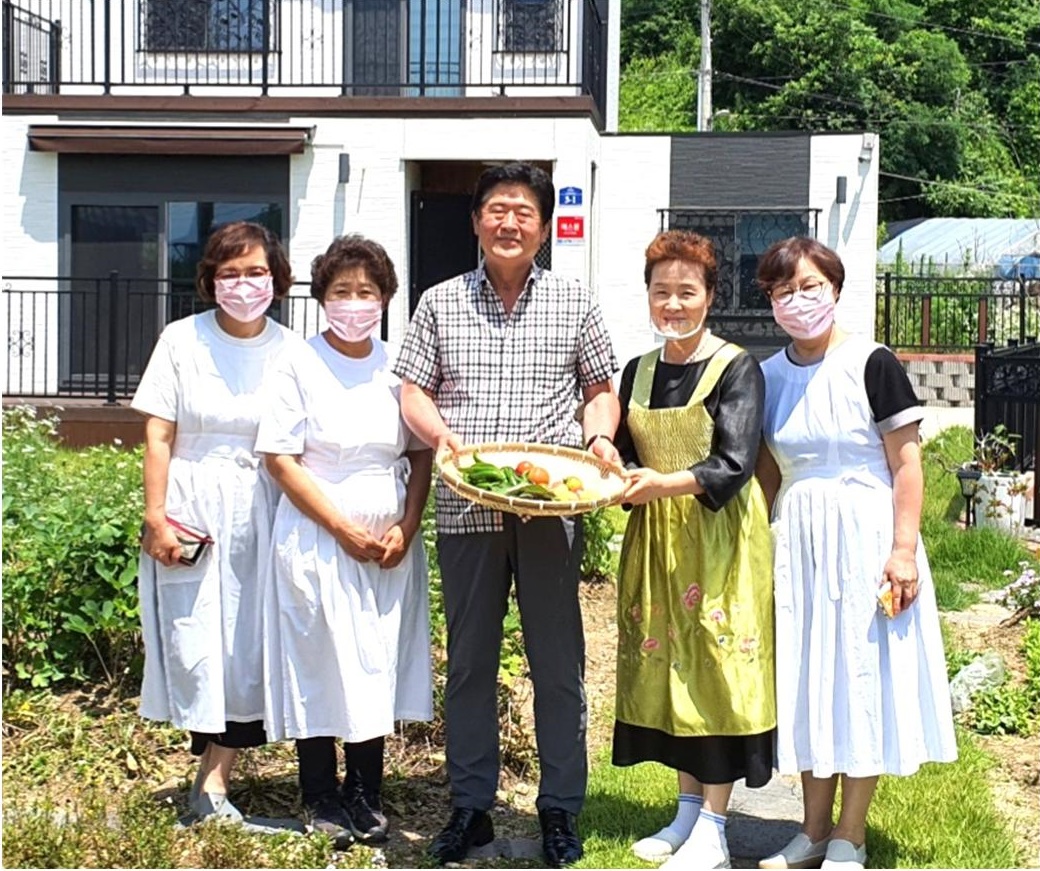 8150bb0f85efef0afe39202f5a0c5c2c_1627281157_2151.jpg 드디어 개성食문화연구원에 첫 소출을 거두다 관련 이미지