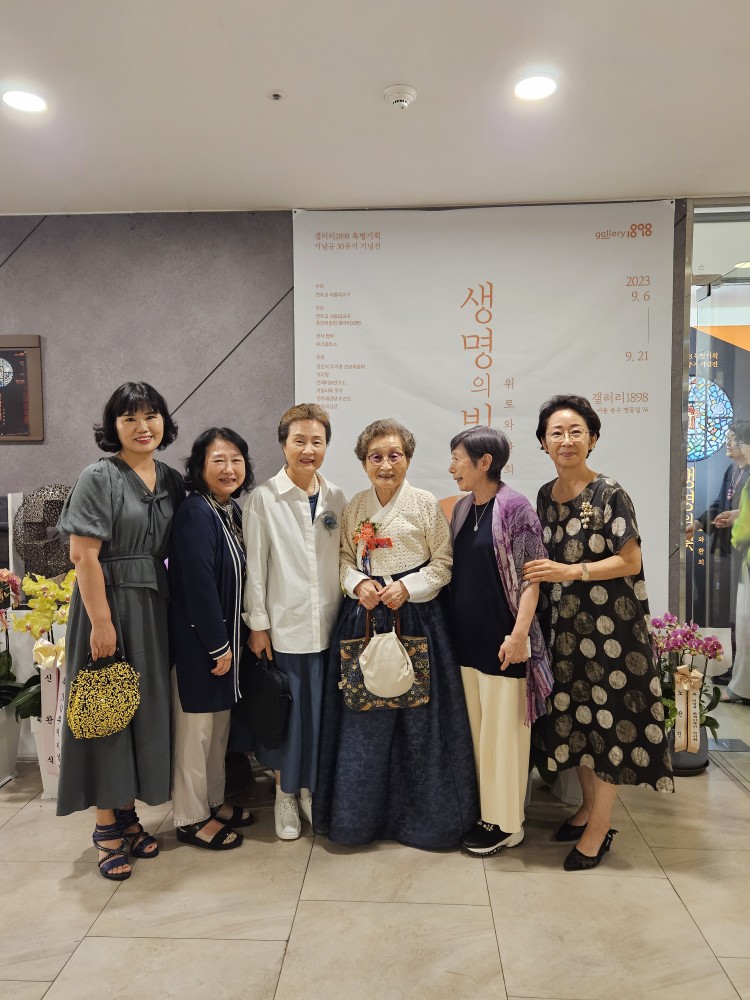 f02132da38a48c9058008e30d5c896da_1694161633_095.jpg 강인희 교수님 제자들의 모임인 한국의 맛 회원들과 함께ᆢ 명동성당 1898갤러리에서 관련 이미지