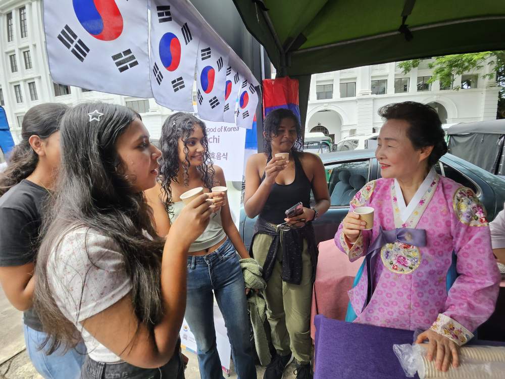 ccc57aefea59166b6bdb086624503111_1706156460_2801.jpg 한국ㆍ스리랑카 ’Charity Bazaar Korean Culture’ 코리안 문화축제 관련 이미지