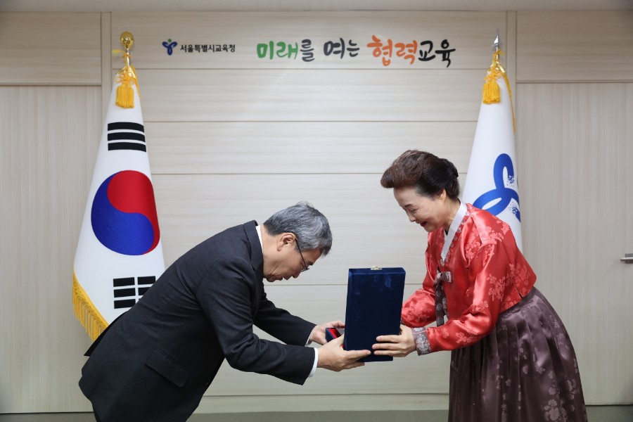 01f42319d994f8d7e4f72d1d251063d2_1736828690_283.jpg 2025 서울시 교육청 교육감 감사장 수상 관련 이미지