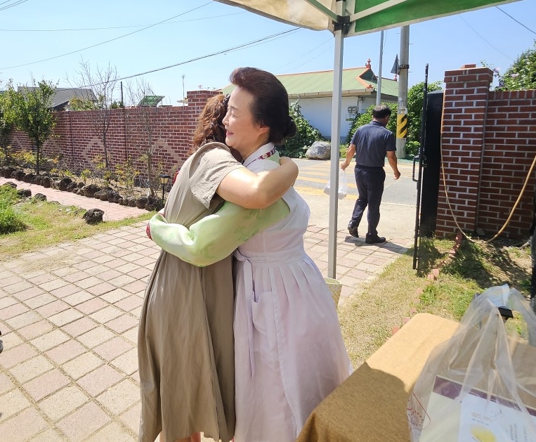 개성 어르신 음식 대접 관련 이미지