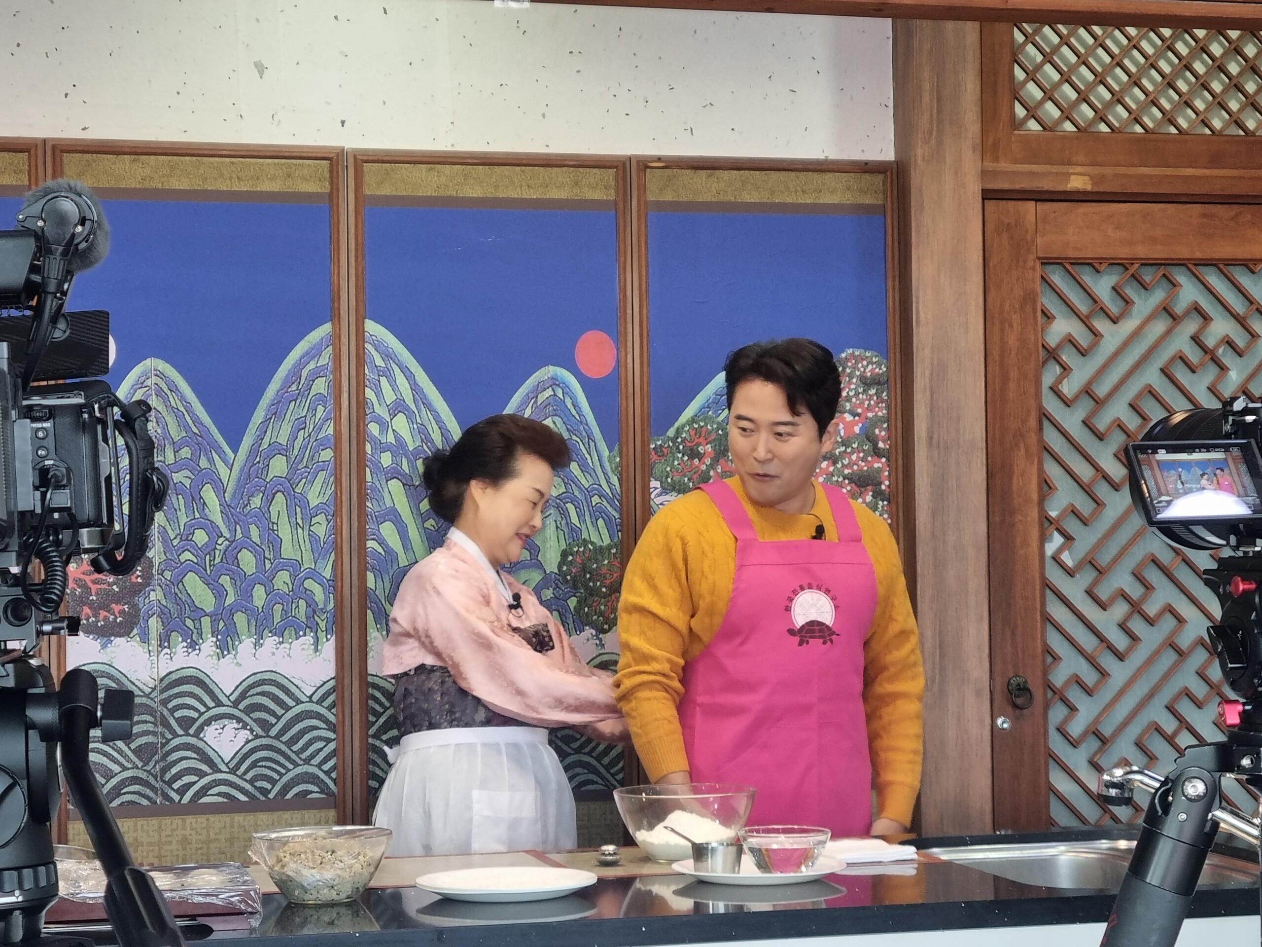 tvN [슈퍼푸드의 힘] –  요린이 MC 임호의 우당탕탕 전통음식 체험 관련 이미지