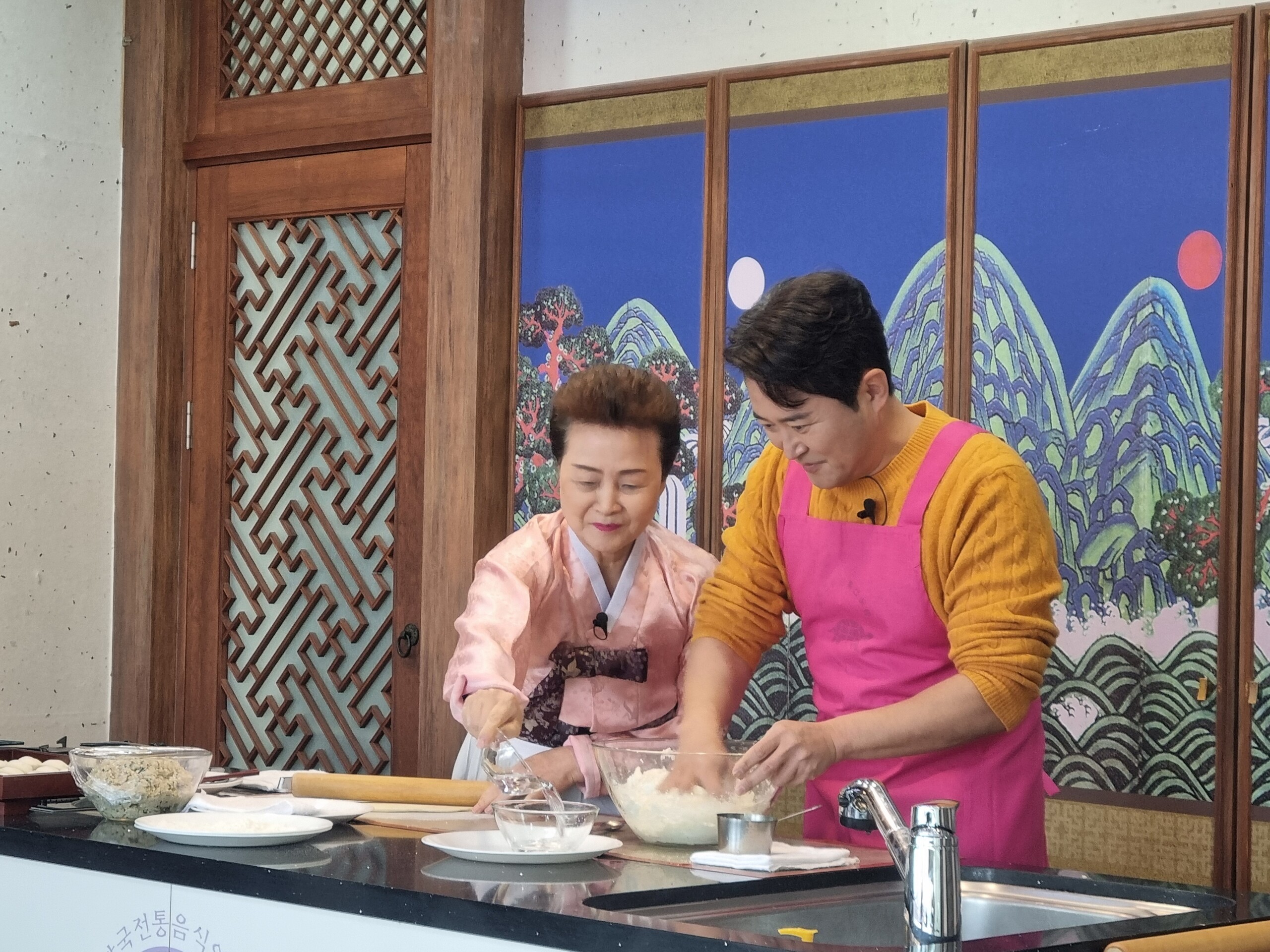 tvN [슈퍼푸드의 힘] –  요린이 MC 임호의 우당탕탕 전통음식 체험 관련 이미지
