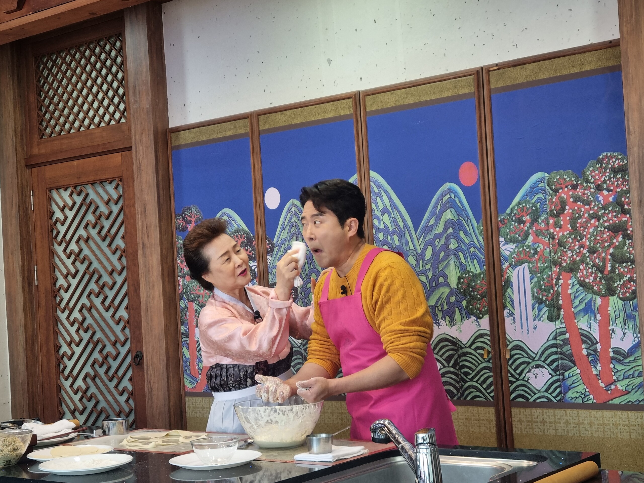 tvN [슈퍼푸드의 힘] –  요린이 MC 임호의 우당탕탕 전통음식 체험 관련 이미지