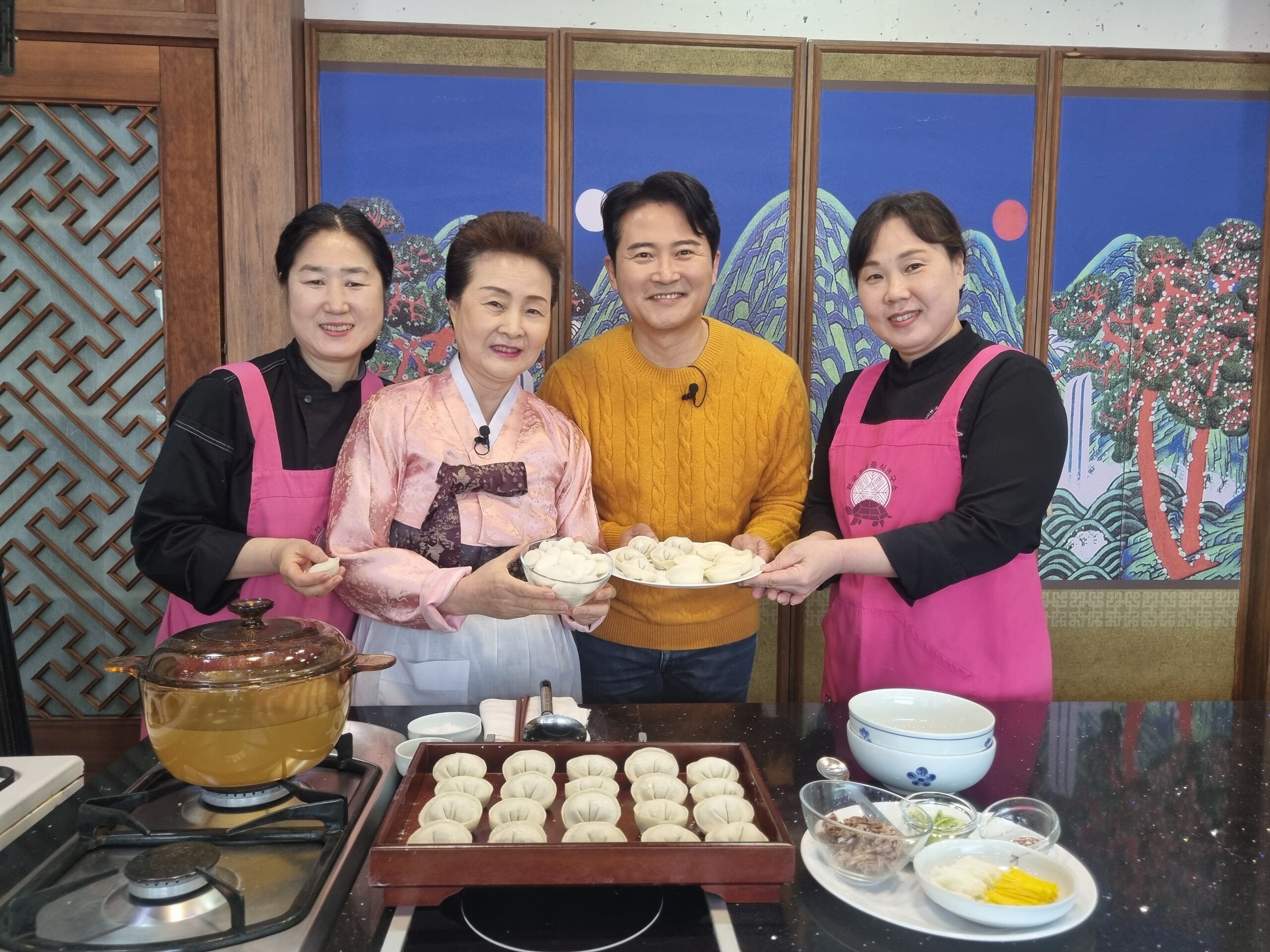 tvN [슈퍼푸드의 힘] –  요린이 MC 임호의 우당탕탕 전통음식 체험 관련 이미지