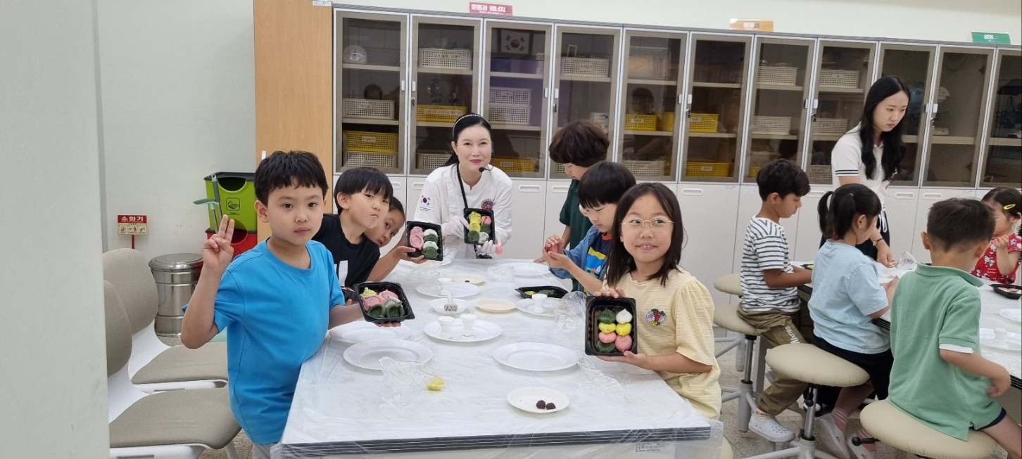 [교육] ‘개성음식에 대한 이해와 전통 떡 만들기’ 학생 체험 교육 -4- 관련 이미지